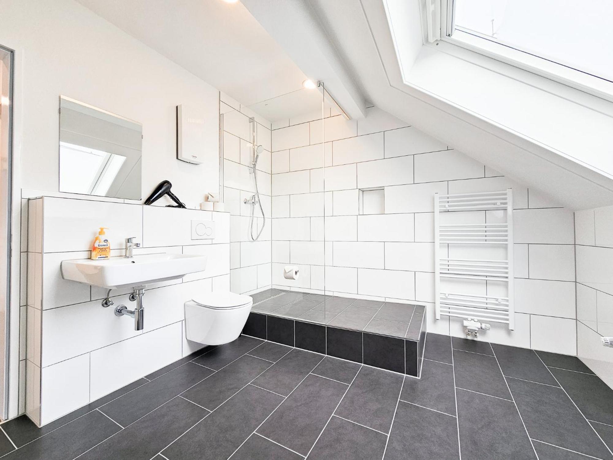 Raj Living - City Center Apartments With 5 Rooms - 10 Min Messe Dus Düsseldorf Exterior foto